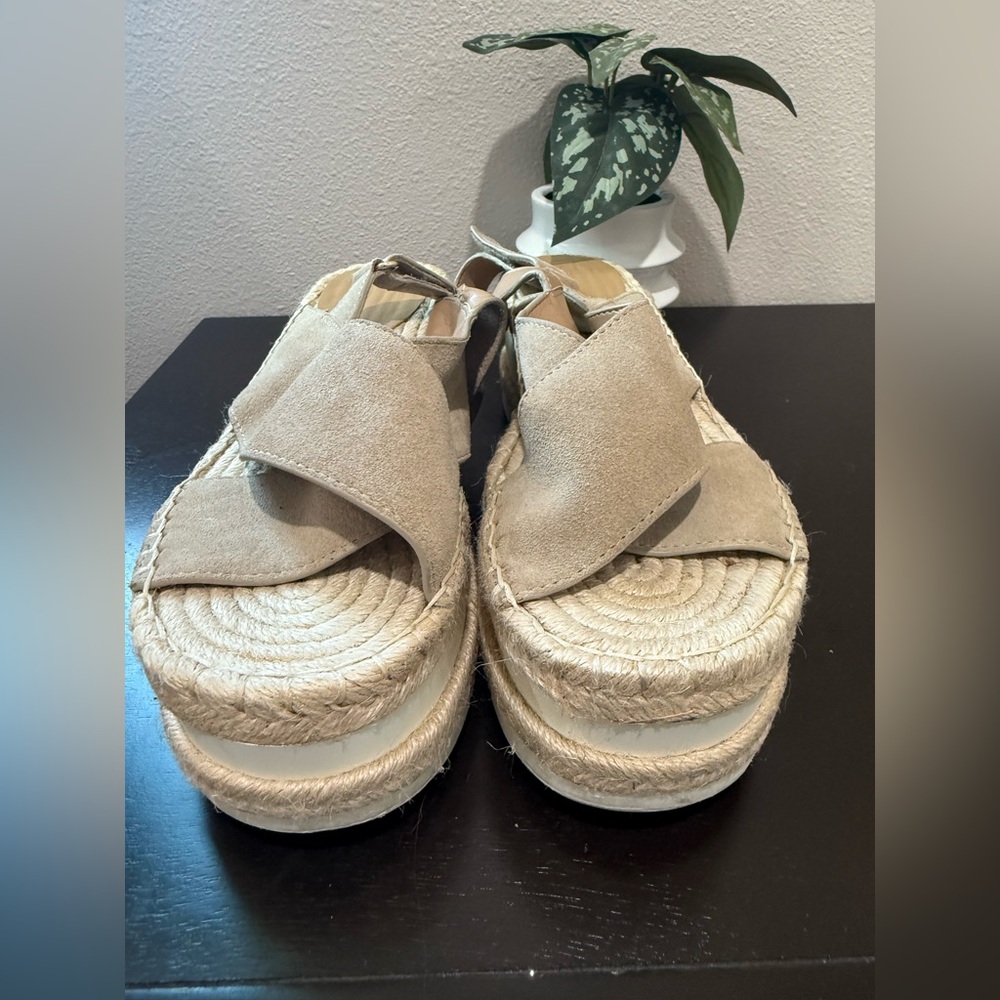 Marc Fisher gandy platform sandals in taupe/white size 9.5M. - Picture 2 of 8